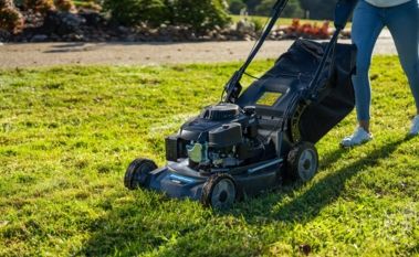 Self-Propelled vs Push Mowers